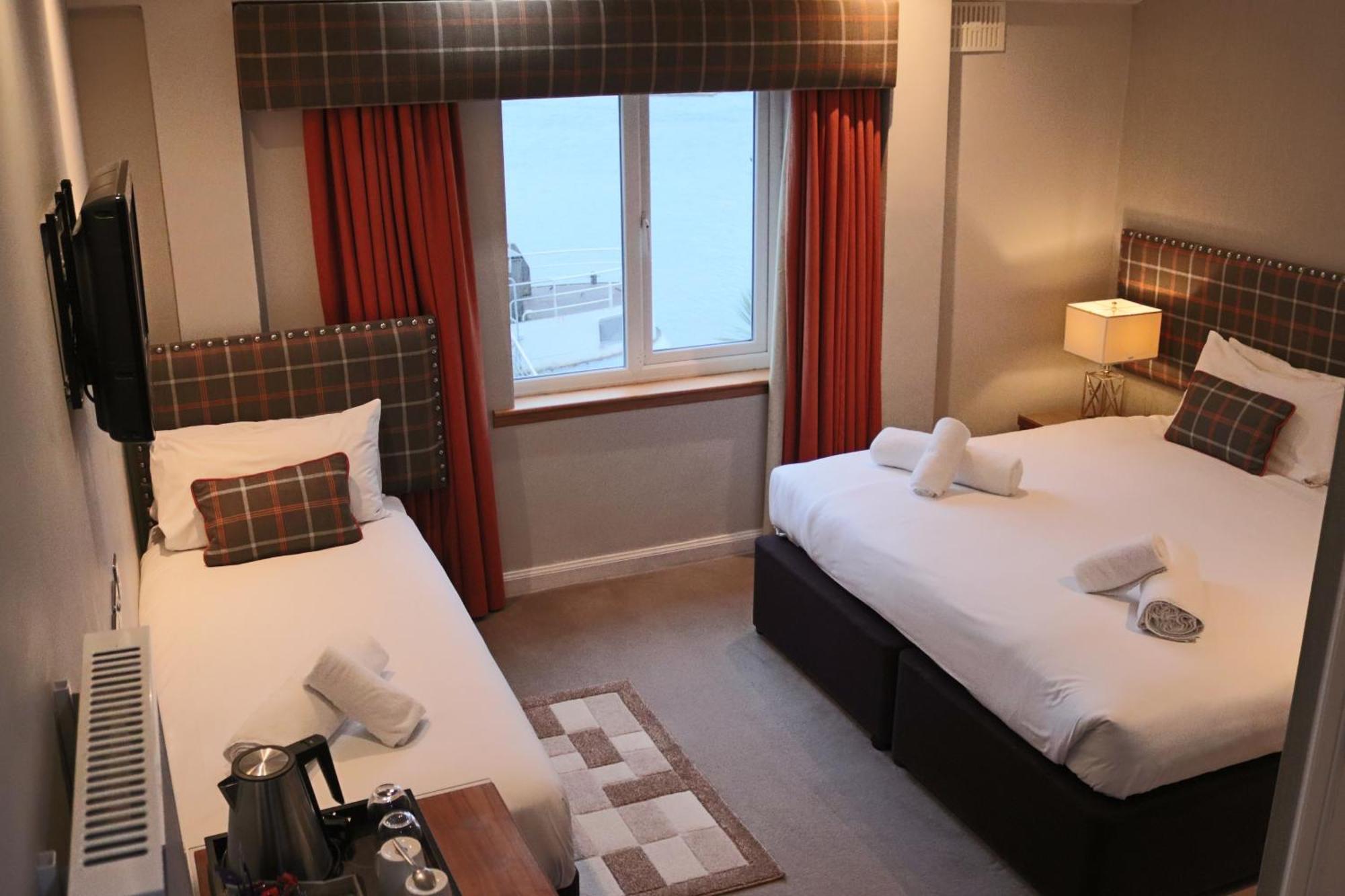 Anchor Hotel And Seabed Restaurant Тарбърт Екстериор снимка
